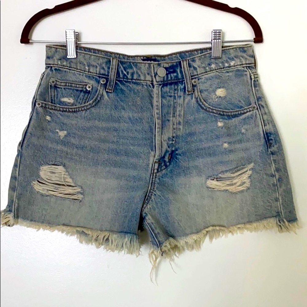 High Waisted Jean Shorts - Light Wash